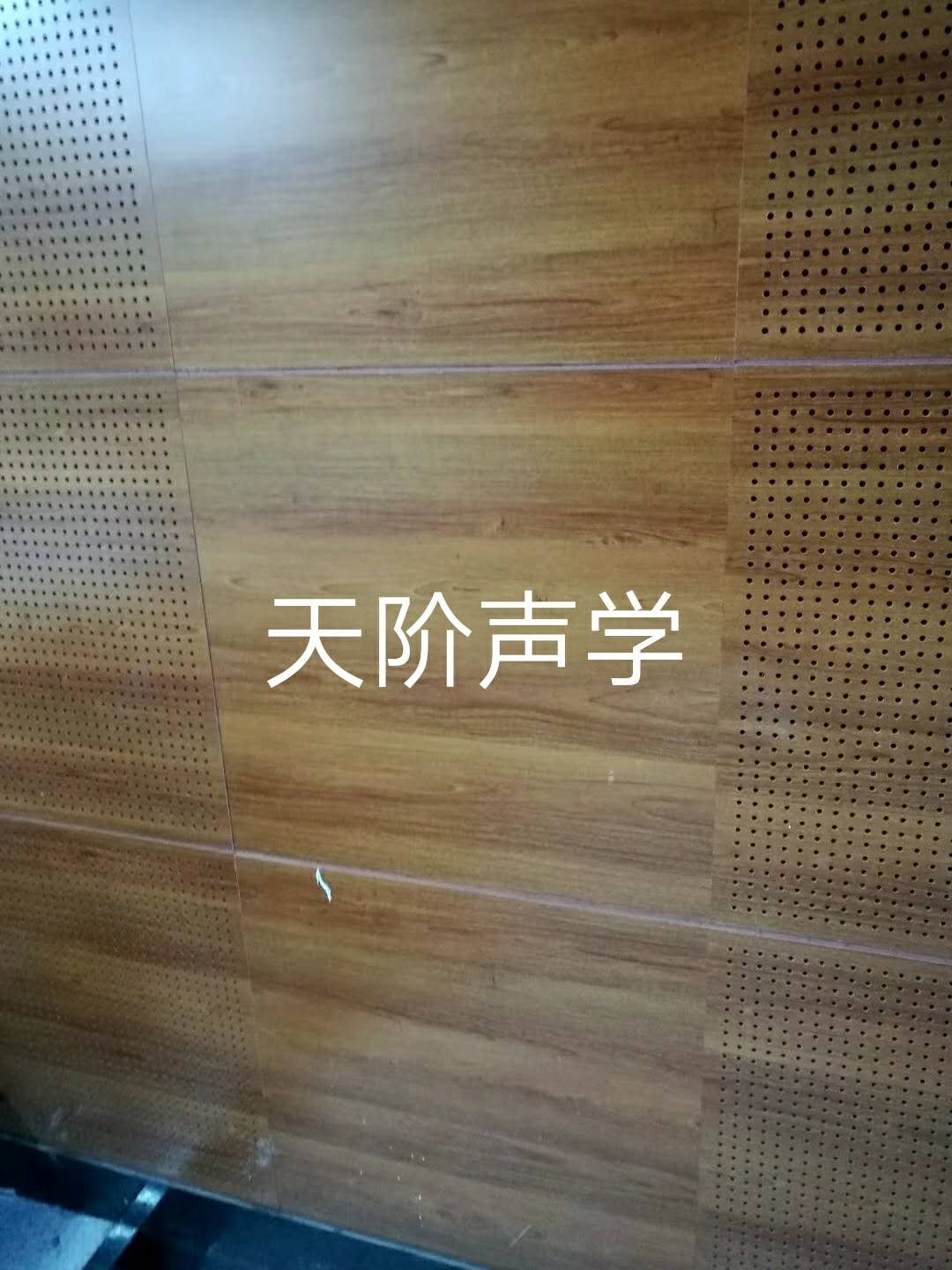 監(jiān)控室木質(zhì)吸音板細(xì)節(jié)圖 監(jiān)控室木質(zhì)吸音板細(xì)節(jié)圖